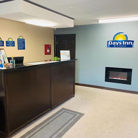Days Inn By Wyndham Плимут Экстерьер фото