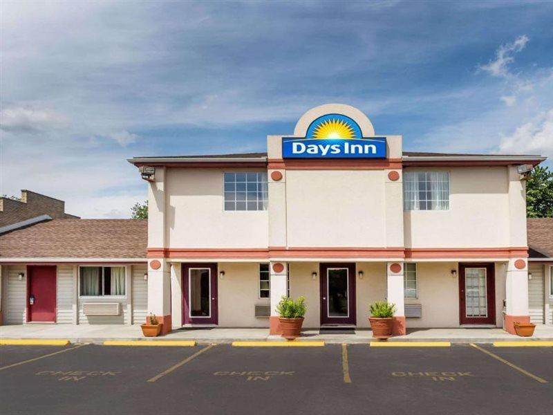 Days Inn By Wyndham Плимут Экстерьер фото